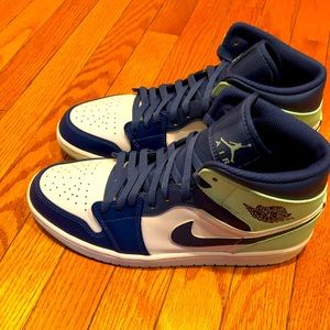 Air Jordan 1 Mid ‘Blue Mint’ size 10.